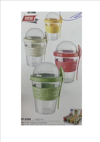 Yoghurtbeker met lepel